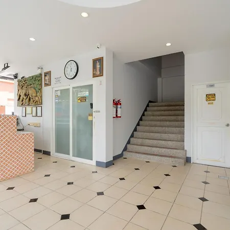 Square One Hotel Patong-3