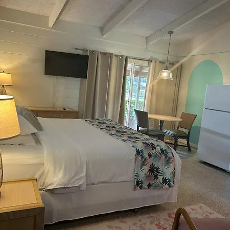 Tropical Marina & Resort On Lake Beresford-3
