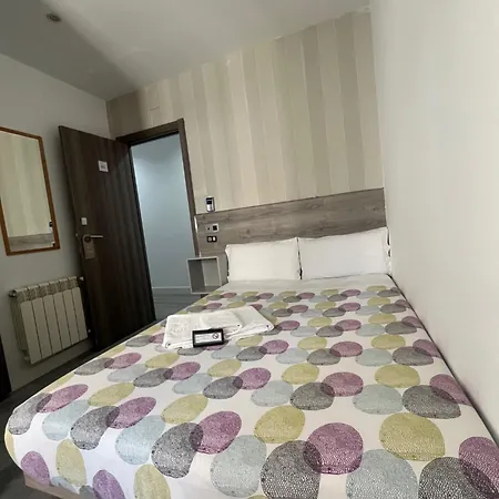 Hostal Abril Madrid-2