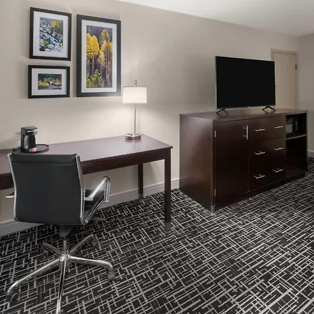 La Quinta Inn & Suites By Wyndham Fort Collins, Colorado-2