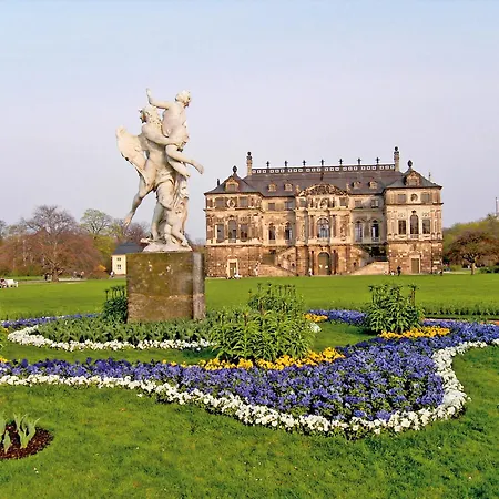 Relais & Chateaux Buelow Palais-3