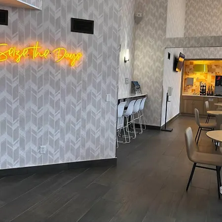 Days Inn & Suites By Wyndham Wausau-2