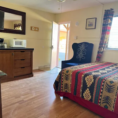 Apache Motel-3