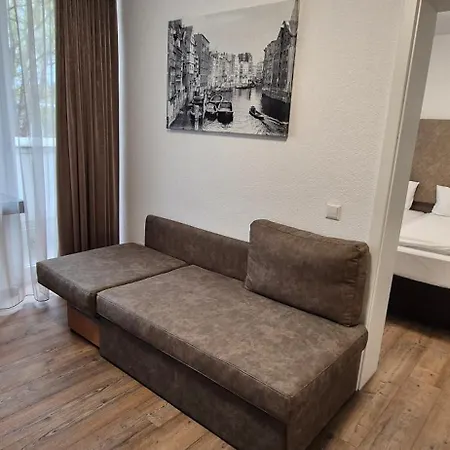 Melvi Hotel Goeppingen-3