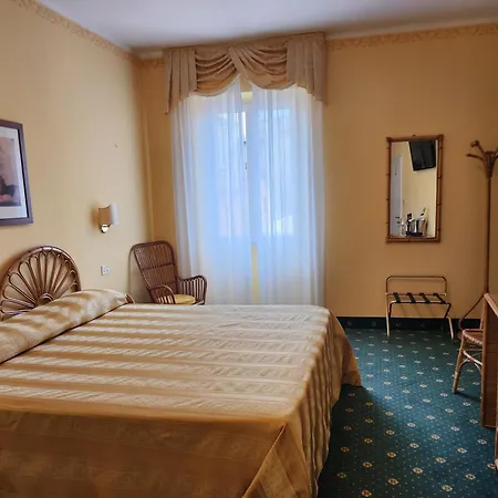 Hotel Alla Riviera Lake View-2
