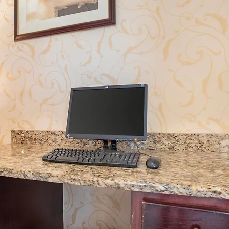 Quality Inn & Suites Near Lake Eufaula-3
