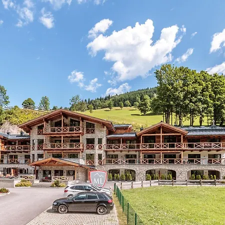 AvenidA Mountain Lodges Saalbach-3