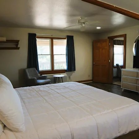 Pony Island Inn-3