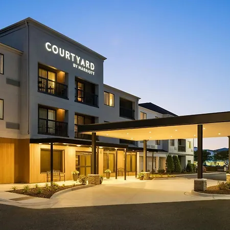 Courtyard By Marriott Greenville-3