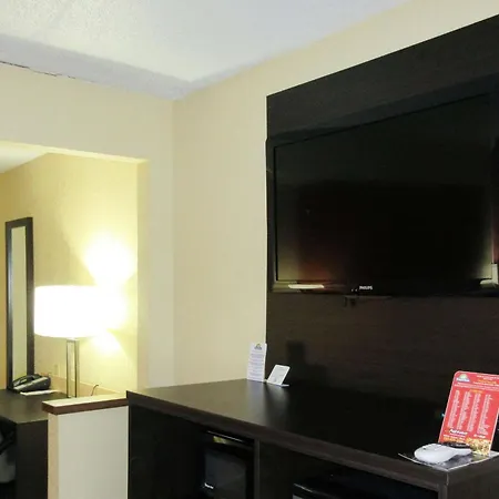 Quality Inn & Suites Benton Harbor - St Joseph-2