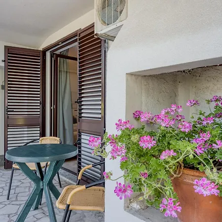 Guest House Jolanda-2