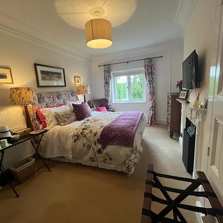 Coombe Lodge Farm House-2