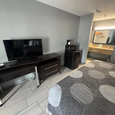 Budget Inn Sanford International Airport-3