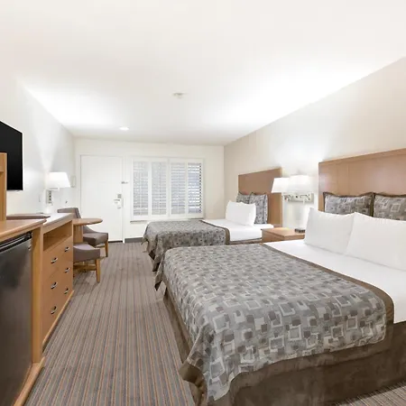 Anaheim Desert Inn & Suites-3