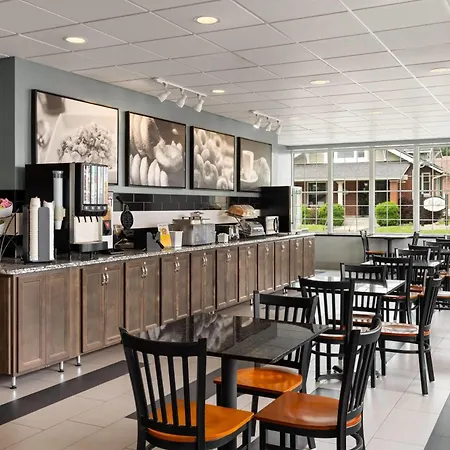 Baymont By Wyndham Jefferson City-2
