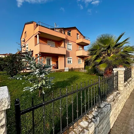 Guest House Gloria-2