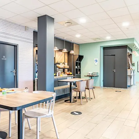 B&B HOTEL Poitiers Aéroport-3