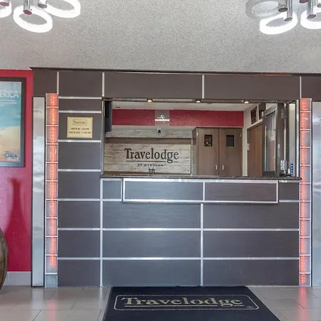 Travelodge By Wyndham Muskegon-2