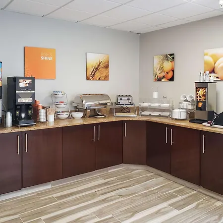 Comfort Inn & Suites Saint Louis Lafayette Square-2