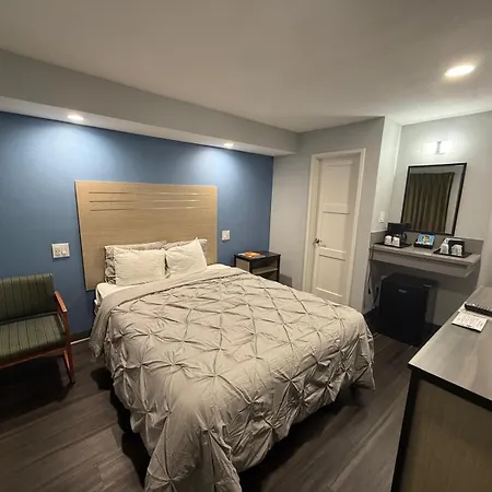 Bishop Elms Motel-2