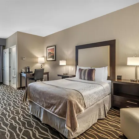 Best Western Plus Hotel At The Convention Center-3