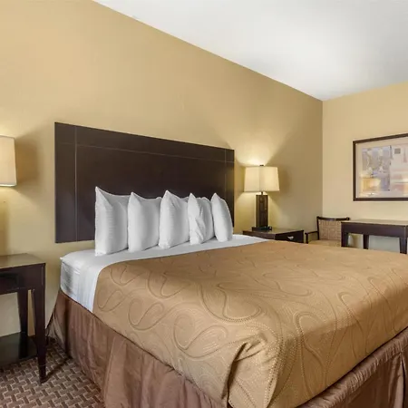 Best Western Bastrop Pines Inn-3