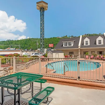 Econo Lodge Inn & Suites Gatlinburg At The Convention Center-2
