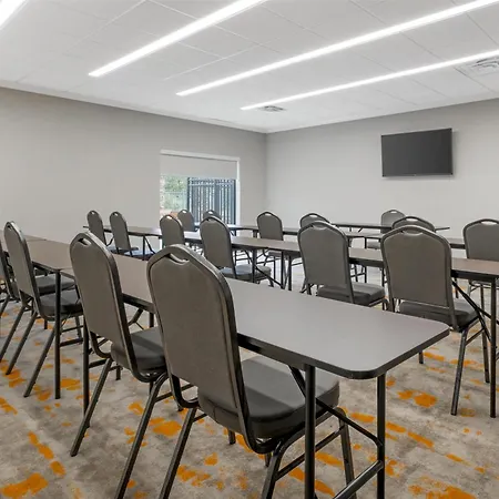 Best Western Plus Elizabethtown Inn & Suites-3