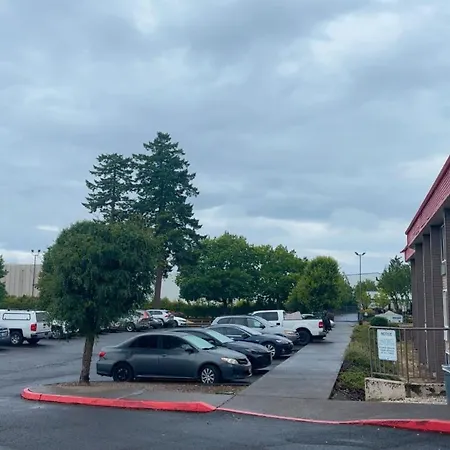 Bridgeway Inn & Suites - Portland Airport-2