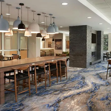 Fairfield Inn & Suites By Marriott Calgary Downtown-3
