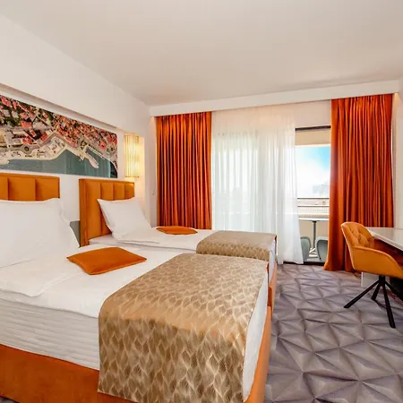 Hotel Luxe-3