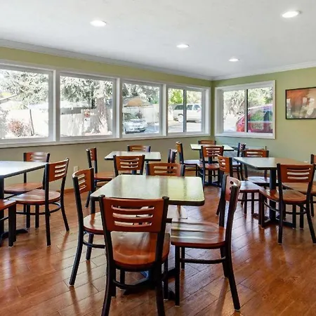Rodeway Inn-3