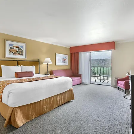 Best Western Plus Arroyo Roble Hotel & Creekside Villas-3