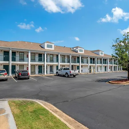 Econo Lodge Tupelo Barnes Crossing-3