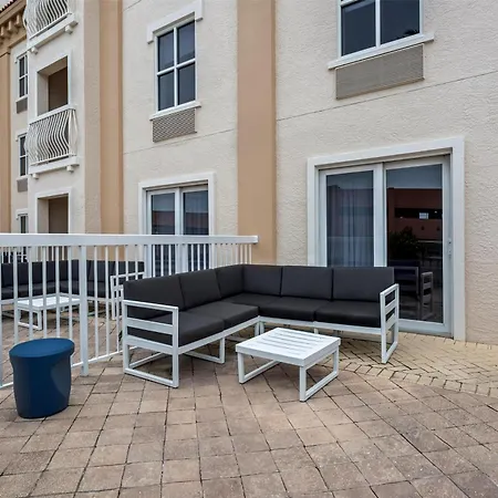 Hampton Inn & Suites St. Petersburg/Downtown-3