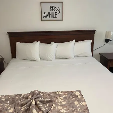 Pineapple Court Hotel-2