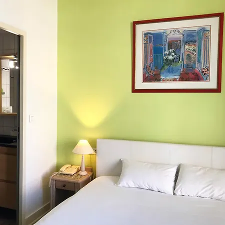 Brit Hotel Aux Sacres Reims, Centre Historique-3