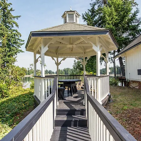 Oyster Bay Inn & Suites-2