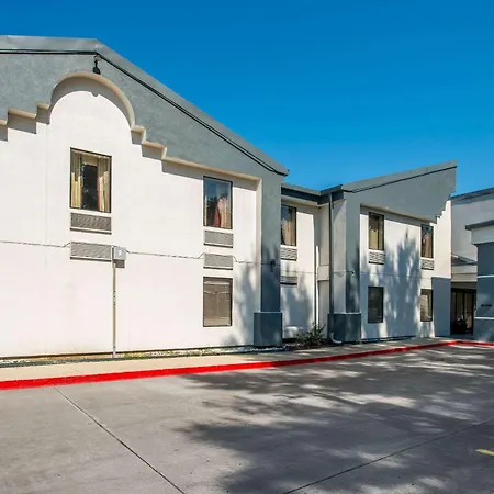 Quality Inn And Suites Lafayette-2