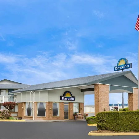 Days Inn By Wyndham Auburn-2