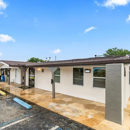 Super 8 By Wyndham Lantana West Palm Beach-2
