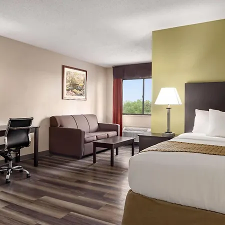 Baymont By Wyndham Monroe-2