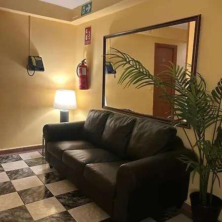 Hostal Aeropuerto-2