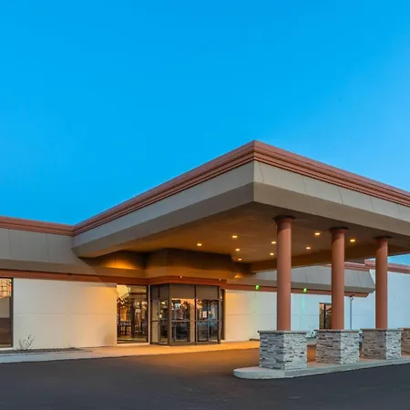 Baymont By Wyndham Jamestown Conference Center & Water Park-3