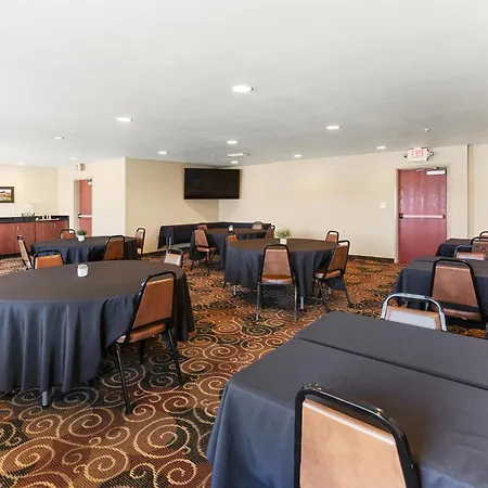 Cobblestone Hotel & Suites - Knoxville-2