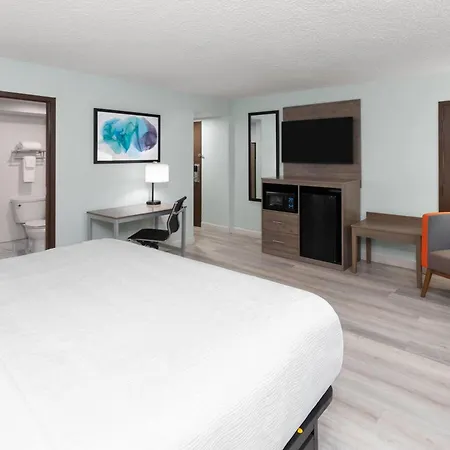 Wingate By Wyndham Sheboygan-2