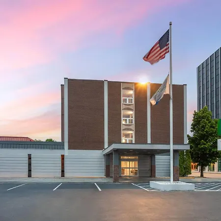 Wingate By Wyndham Sheboygan-3