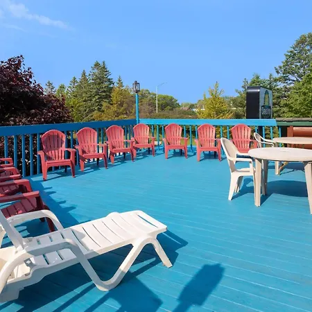 Days Inn By Wyndham Mackinaw City - Bridgeview Area-2