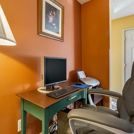 Suburban Studios Albuquerque Uptown-3