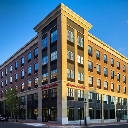 Hampton Inn & Suites Portsmouth Downtown-3